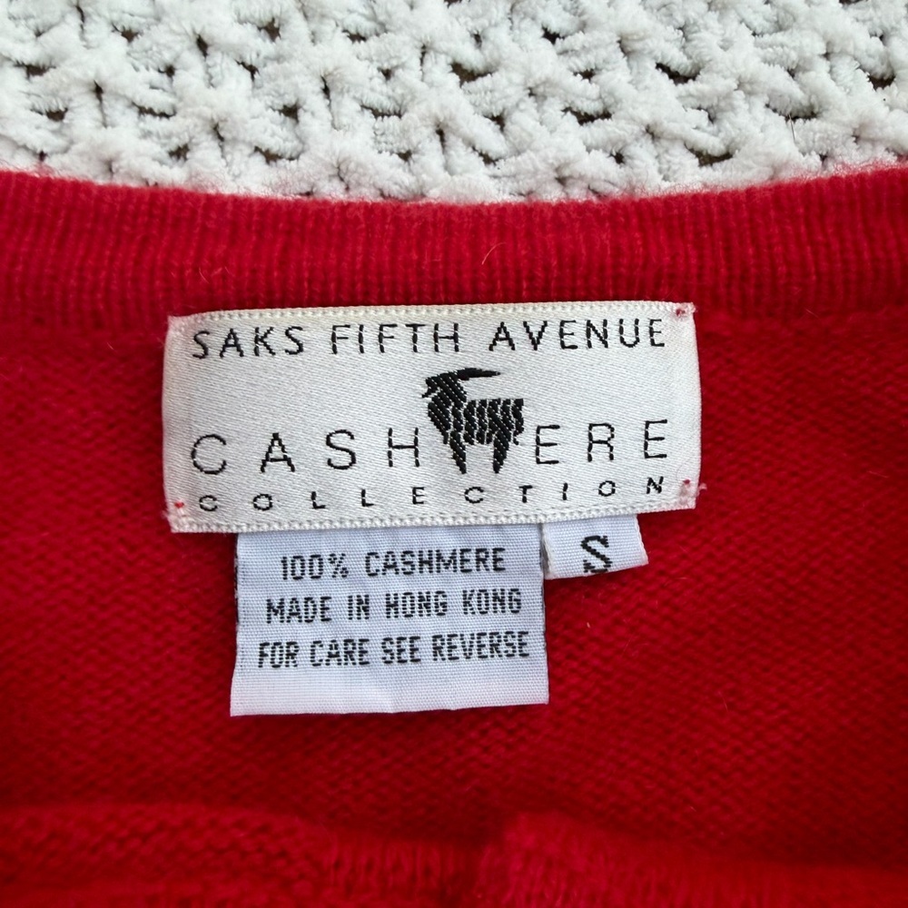 Saks Fifth Avenue 100% Cashmere Vintage Red Cardigan with Gold Buttons Size S - Picture 2 of 5